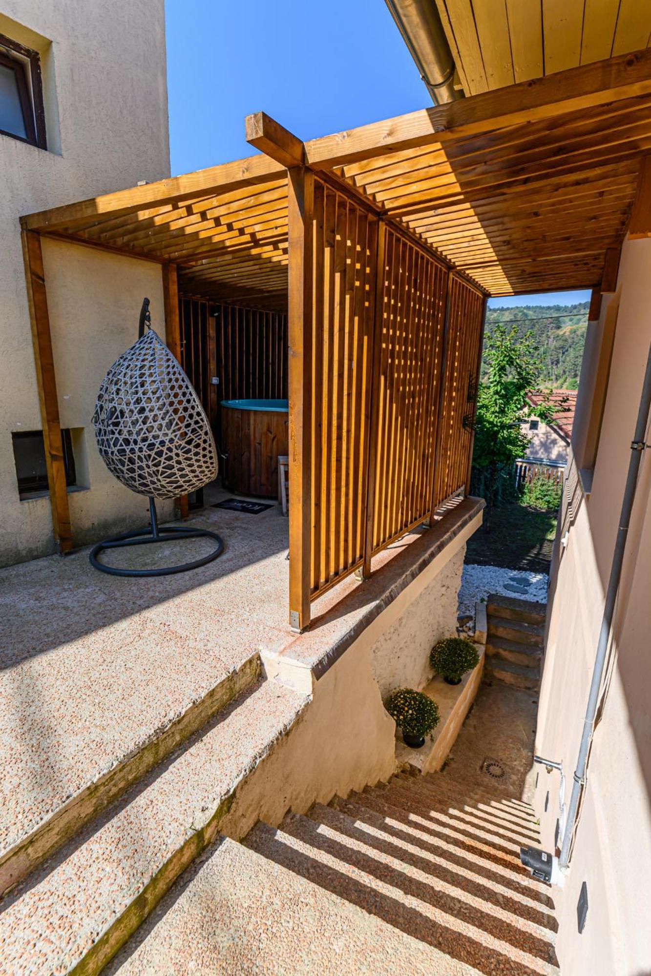 Lagom - Hot Tub Hideout Braszów Zewnętrze zdjęcie