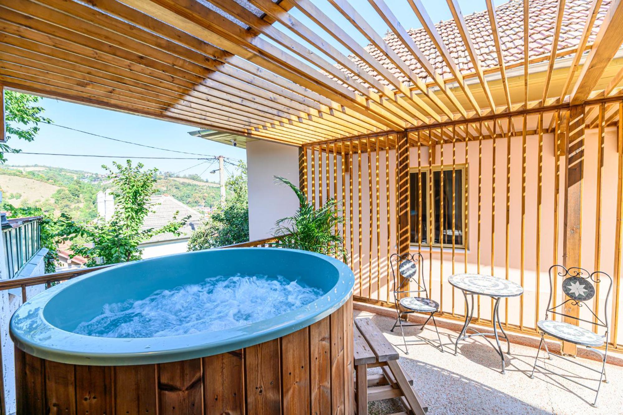 Lagom - Hot Tub Hideout Braszów Zewnętrze zdjęcie
